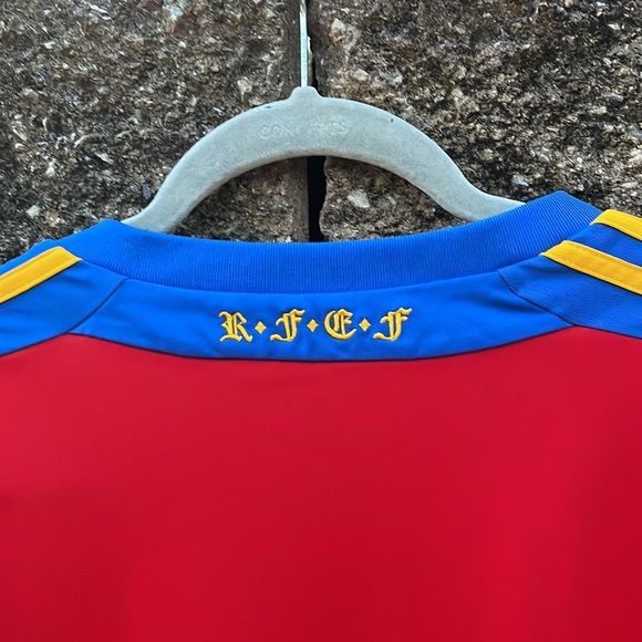 VINTAGE Authentic adidas Spain 2011 Home Jersey - Men's Large - Picture 10 of 11